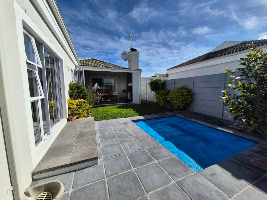 3 Bedroom Property for Sale in Sunningdale Western Cape
